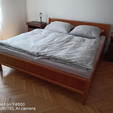 Byt - Apartman - Robotnicka Bratislava Esterno foto